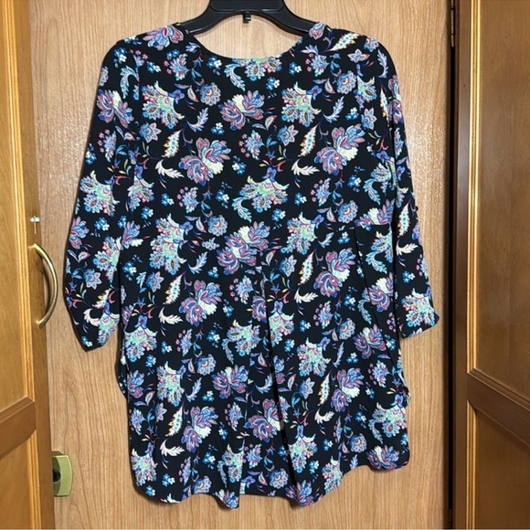 8/$25 Floral Patterned Blouse paisley size small - Picture 5 of 5